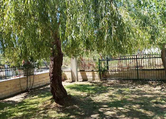 Piviera House Аспровальта